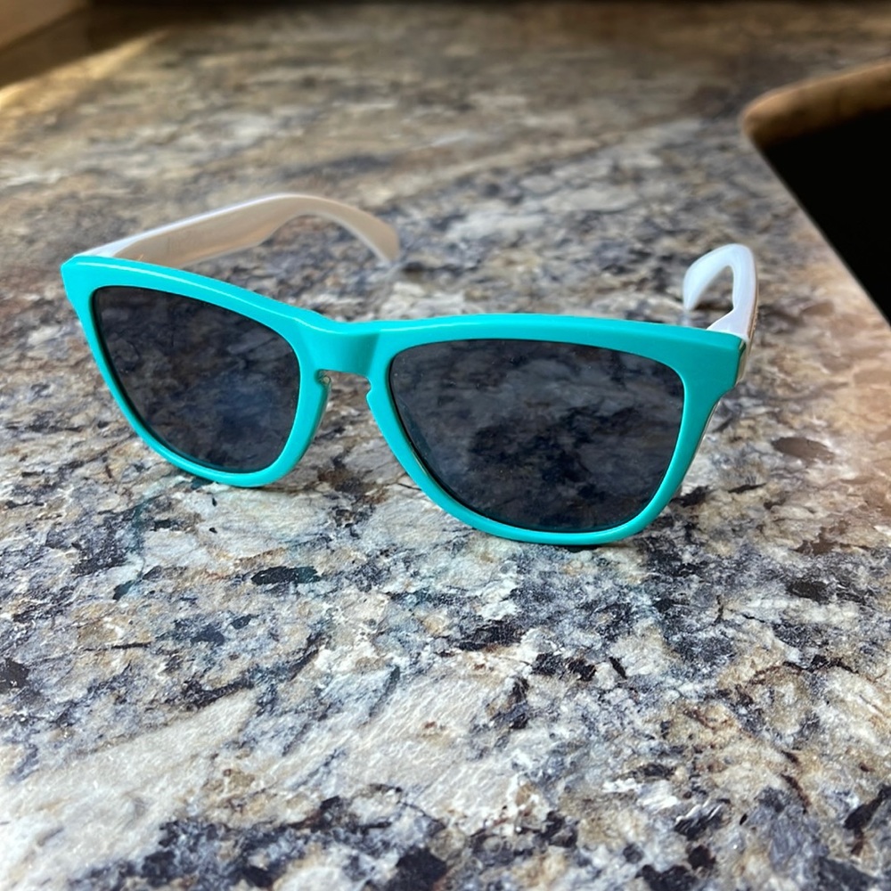 AUTHENTIC Limited edition Oakley Frogskin sunglasses